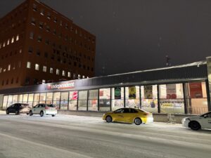 スーパーの外観